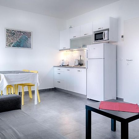 Apartmani Dule コミジャ エクステリア 写真
