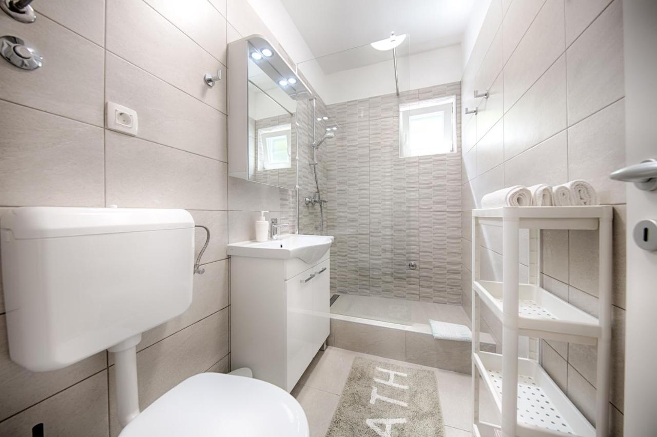 Apartmani Dule コミジャ エクステリア 写真