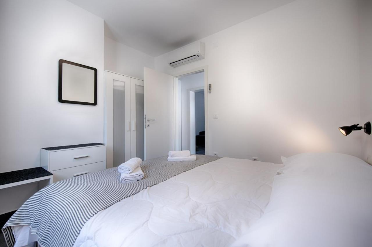 Apartmani Dule コミジャ エクステリア 写真