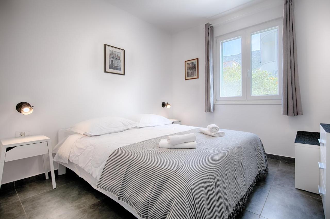 Apartmani Dule コミジャ エクステリア 写真