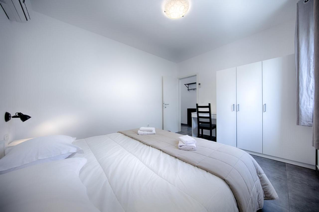 Apartmani Dule コミジャ エクステリア 写真