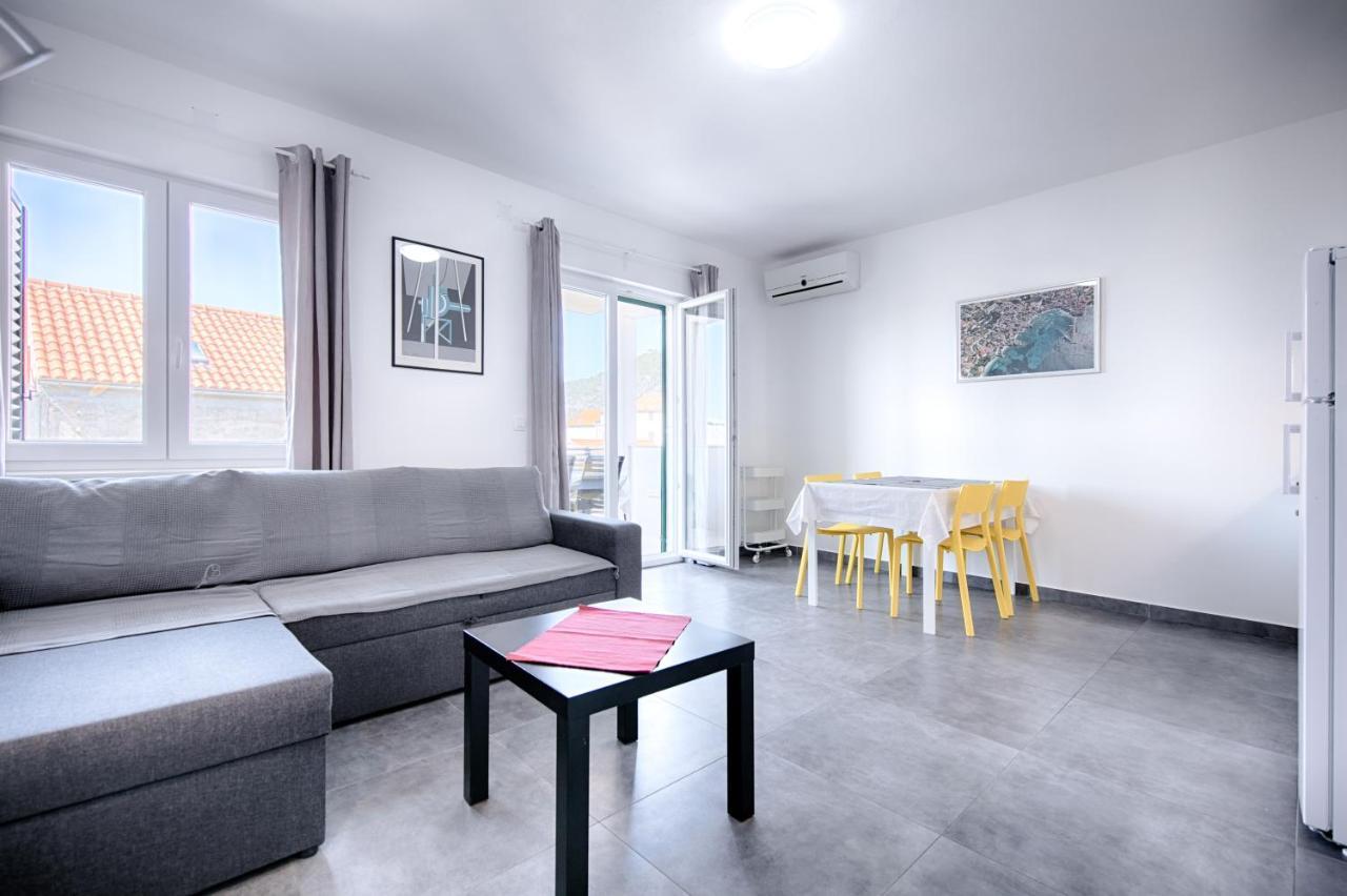 Apartmani Dule コミジャ エクステリア 写真