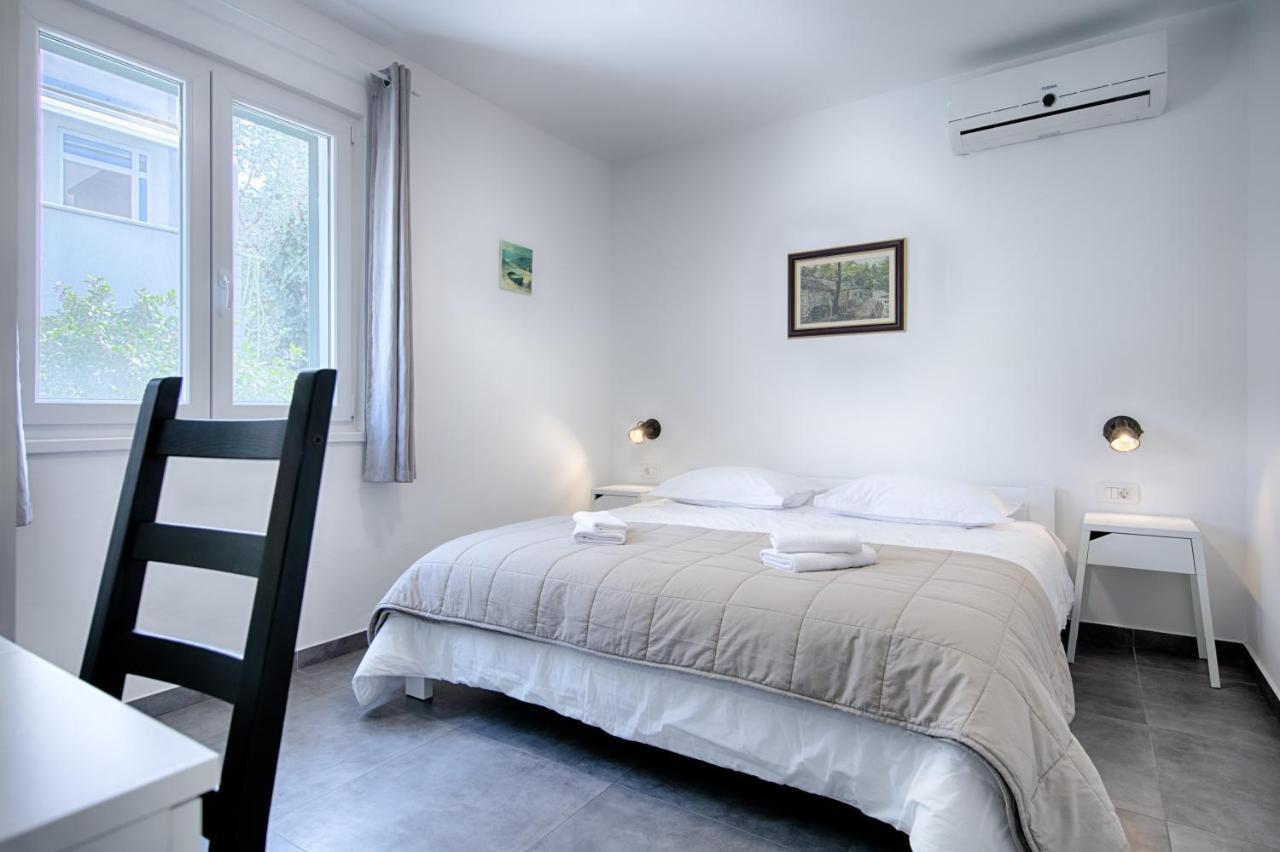 Apartmani Dule コミジャ エクステリア 写真