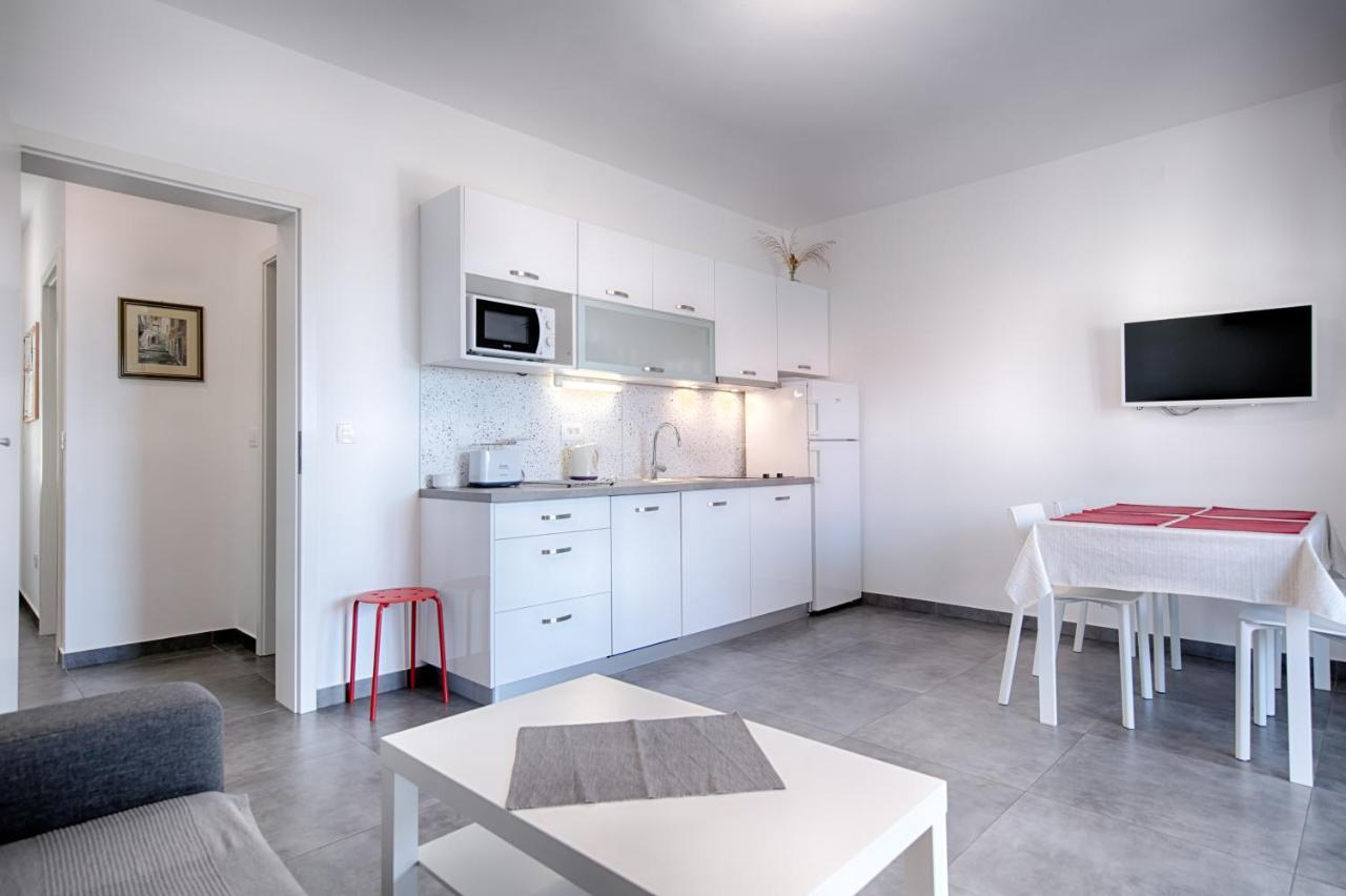 Apartmani Dule コミジャ エクステリア 写真