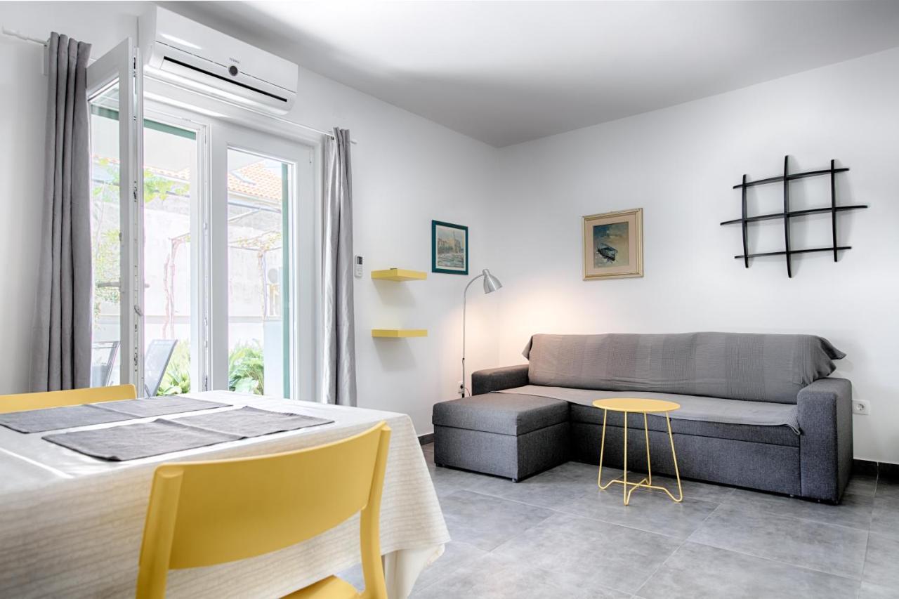 Apartmani Dule コミジャ エクステリア 写真