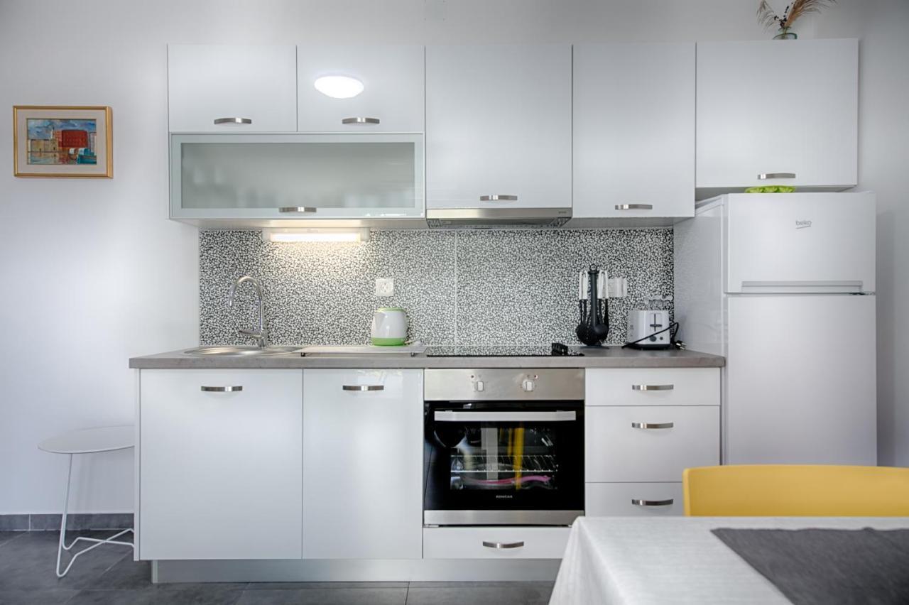 Apartmani Dule コミジャ エクステリア 写真