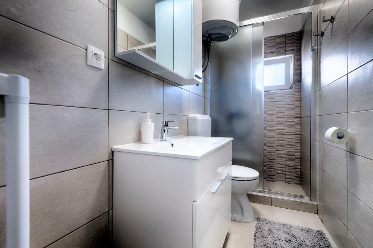 Apartmani Dule コミジャ エクステリア 写真
