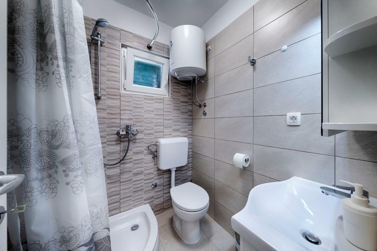 Apartmani Dule コミジャ エクステリア 写真