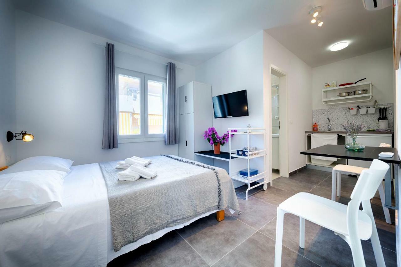 Apartmani Dule コミジャ エクステリア 写真