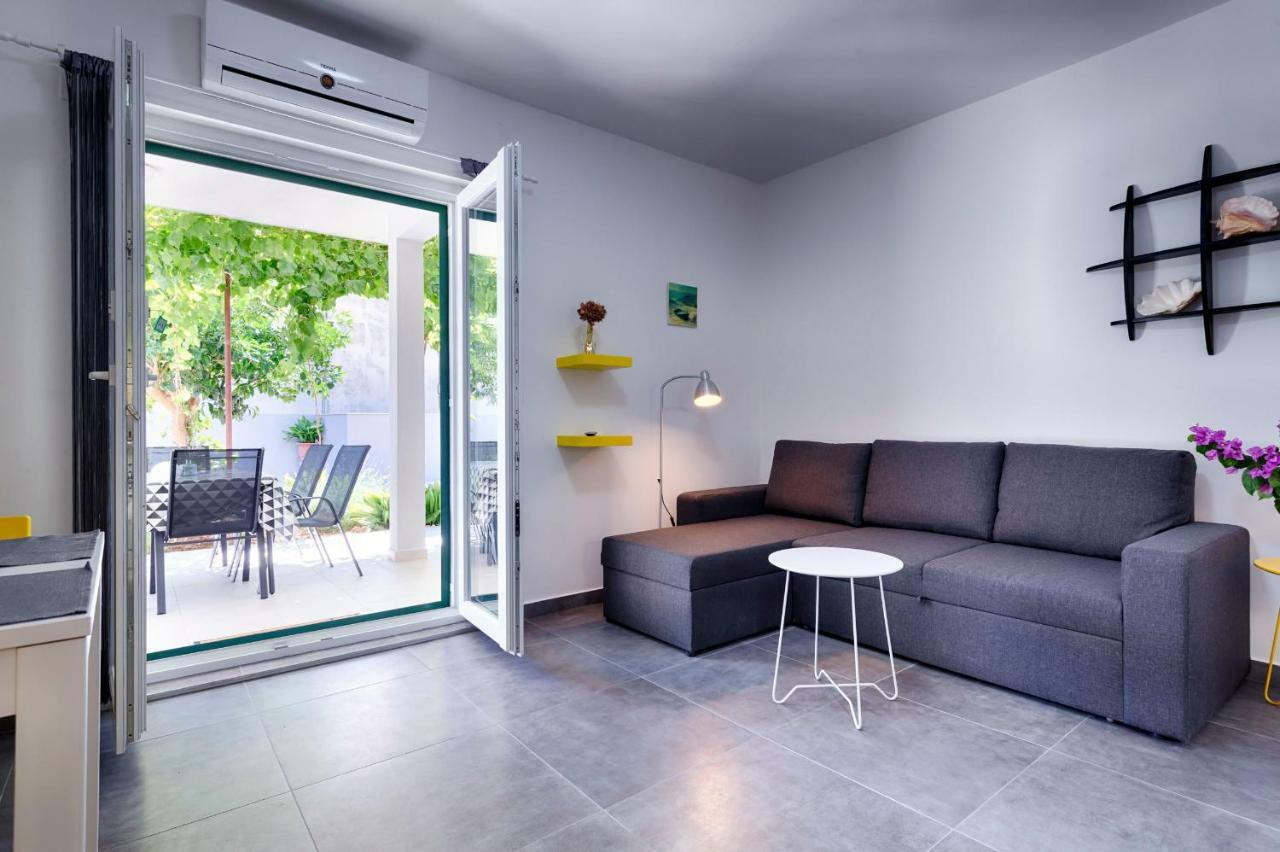Apartmani Dule コミジャ エクステリア 写真