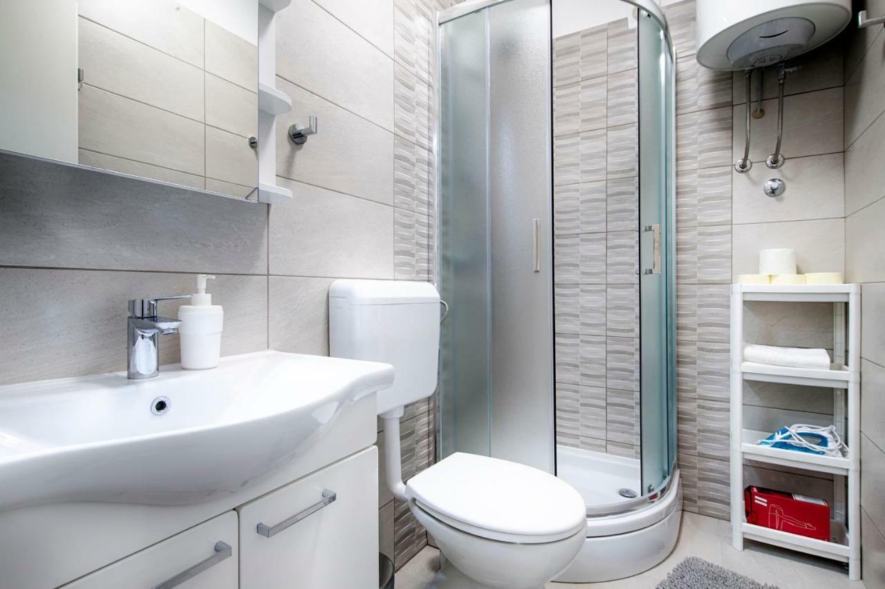 Apartmani Dule コミジャ エクステリア 写真