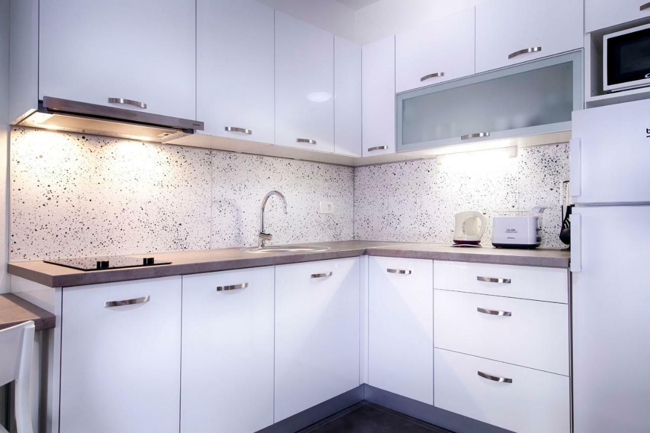 Apartmani Dule コミジャ エクステリア 写真